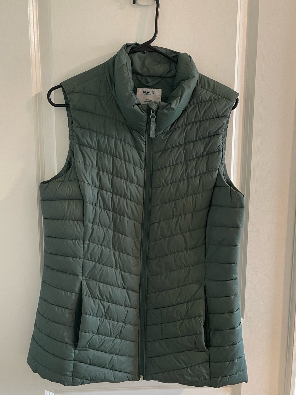 Women’s Tall Old Navy Quilted Sleeveless Vest (Size Tall Medium)
